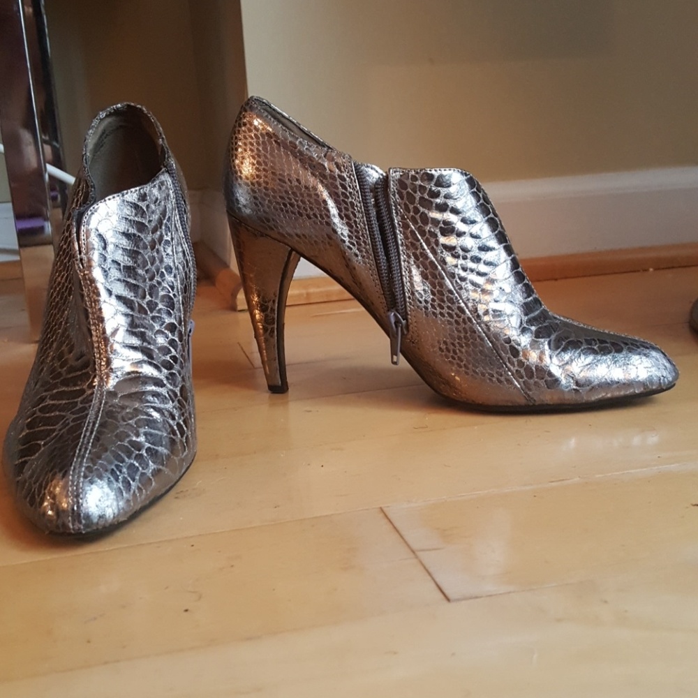 SAM EDELMAN silver metallic booties 7.5